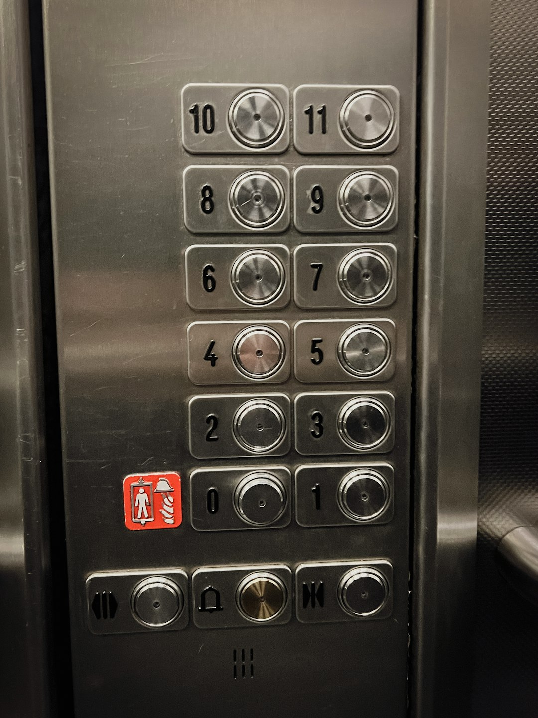 portfolio-03 a-close-up-of-a-machine-with-buttons-on-it-ol4n7esasva